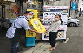 Chuetsu  Distributing free posters advertising “takeout available” to local restaurants